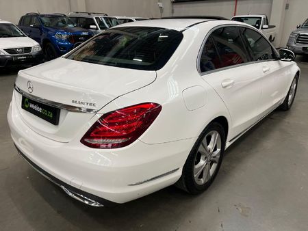 2015-Mercedes-Benz-C-Class-C-220-Bluetec-Avantgarde-Auto_2