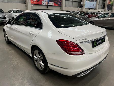 2015-Mercedes-Benz-C-Class-C-220-Bluetec-Avantgarde-Auto_4