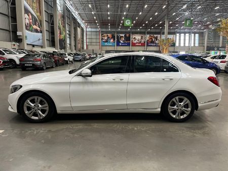 2015-Mercedes-Benz-C-Class-C-220-Bluetec-Avantgarde-Auto_5