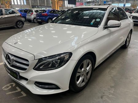 2015-Mercedes-Benz-C-Class-C-220-Bluetec-Avantgarde-Auto_6