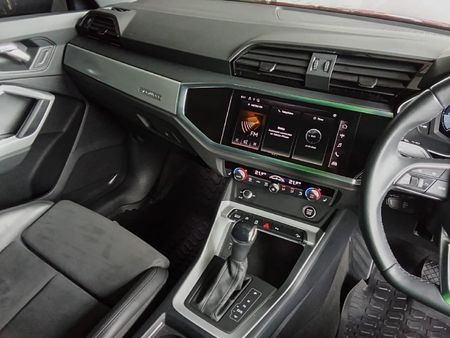 2025-Audi-Q3-20-TFSI-quattro-Auto-S-Line-40-TFSI_11