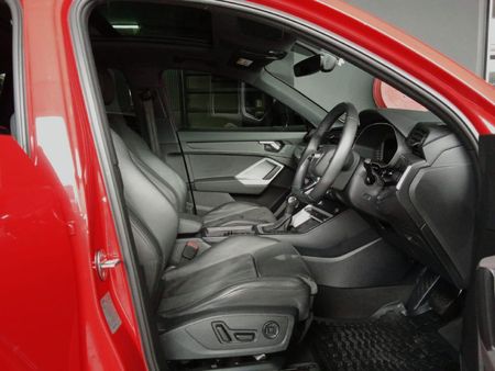 2025-Audi-Q3-20-TFSI-quattro-Auto-S-Line-40-TFSI_13