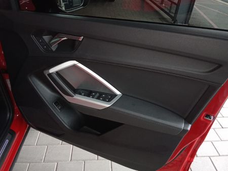 2025-Audi-Q3-20-TFSI-quattro-Auto-S-Line-40-TFSI_15
