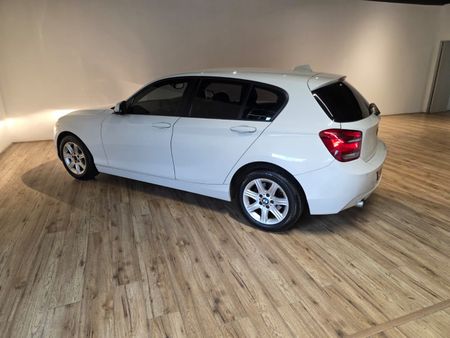 2015-BMW-1-Series-118i-5-dr-Auto_4