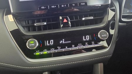 2026-Toyota-Corolla-Cross-Corolla-Cross-18-XS_13