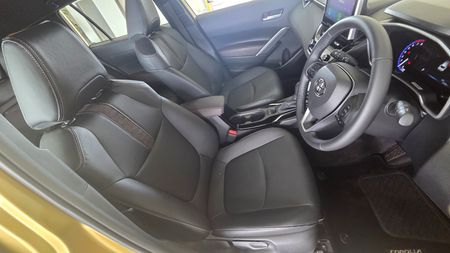 2026-Toyota-Corolla-Cross-Corolla-Cross-18-XS_16