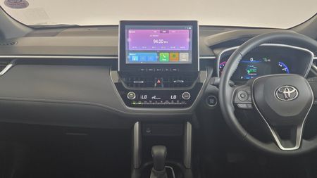 2026-Toyota-Corolla-Cross-Corolla-Cross-18-XS_7
