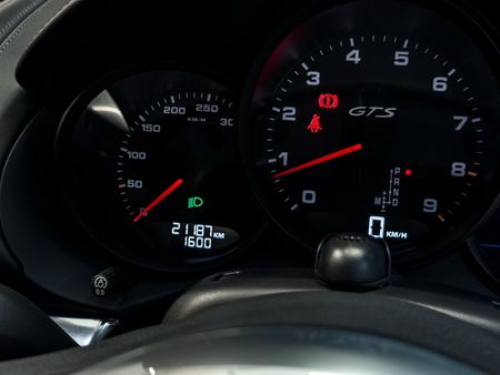 2015-Porsche-Cayman-GTS-Auto_11