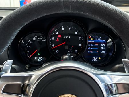 2015-Porsche-Cayman-GTS-Auto_12