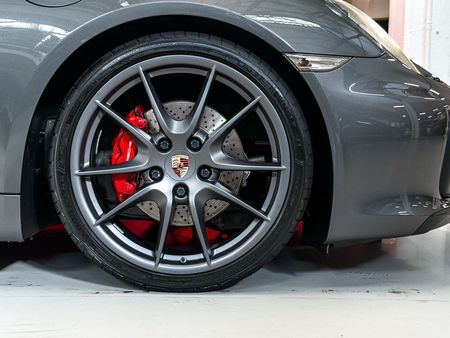 2015-Porsche-Cayman-GTS-Auto_14
