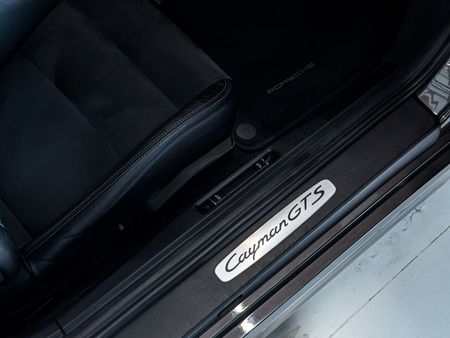 2015-Porsche-Cayman-GTS-Auto_7