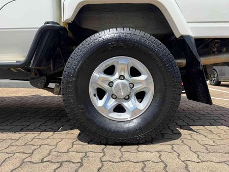 2019-Toyota-Land-Cruiser-79-45-D-Double-Cab_14
