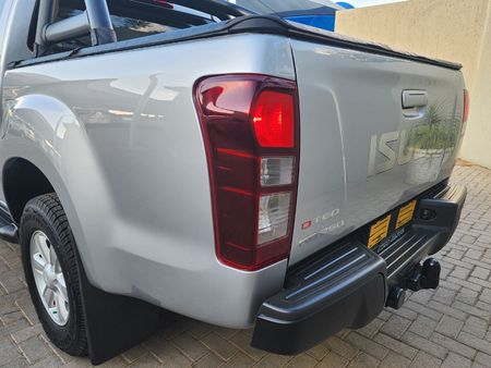 2016-Isuzu-KB-250-D-Teq-LE-Double-Cab_24
