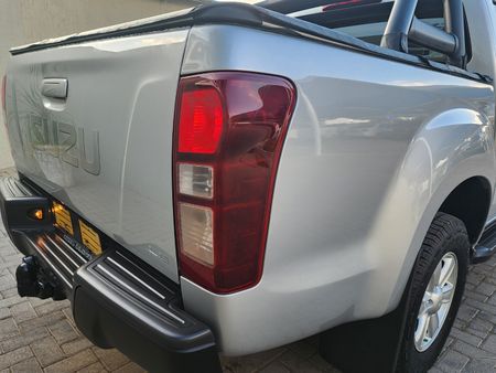 2016-Isuzu-KB-250-D-Teq-LE-Double-Cab_25