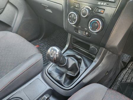 2016-Isuzu-KB-250-D-Teq-LE-Double-Cab_37