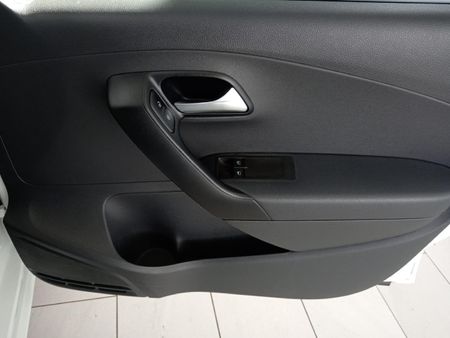 2025-Volkswagen-Polo-Vivo-14-Life_16