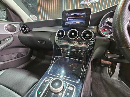 2017-Mercedes-Benz-C-Class-C-180-Avantgarde-Auto_14