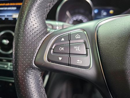 2017-Mercedes-Benz-C-Class-C-180-Avantgarde-Auto_16