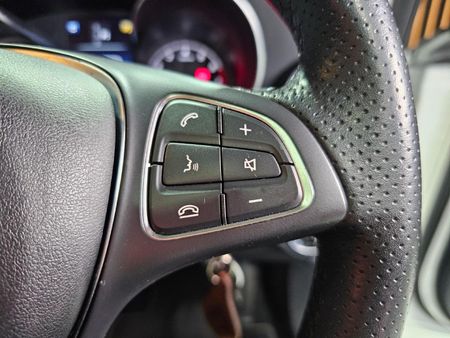 2017-Mercedes-Benz-C-Class-C-180-Avantgarde-Auto_17