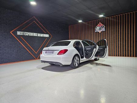 2017-Mercedes-Benz-C-Class-C-180-Avantgarde-Auto_25