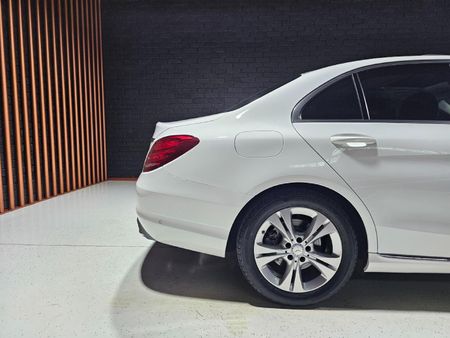 2017-Mercedes-Benz-C-Class-C-180-Avantgarde-Auto_27