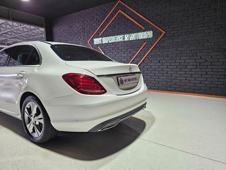 2017-Mercedes-Benz-C-Class-C-180-Avantgarde-Auto_28