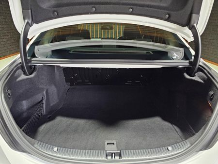 2017-Mercedes-Benz-C-Class-C-180-Avantgarde-Auto_29