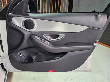 2017-Mercedes-Benz-C-Class-C-180-Avantgarde-Auto_6