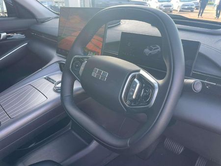 2026-Geely-E5-EM-i-Apex-Phev_11