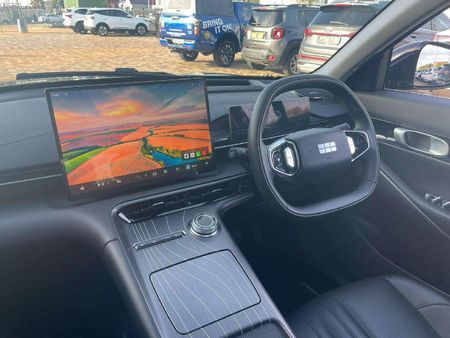 2026-Geely-E5-EM-i-Apex-Phev_13