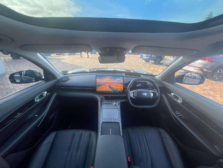 2026-Geely-E5-EM-i-Apex-Phev_14