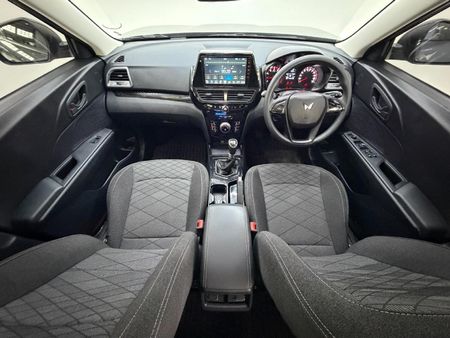 2025-Mahindra-XUV-3XO-12T-MX2_15