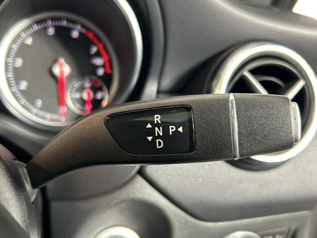 2017-Mercedes-Benz-CLA-200-Auto_10