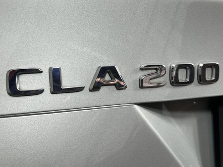 2017-Mercedes-Benz-CLA-200-Auto_11