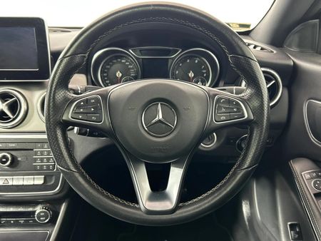 2017-Mercedes-Benz-CLA-200-Auto_12