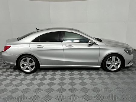 2017-Mercedes-Benz-CLA-200-Auto_17