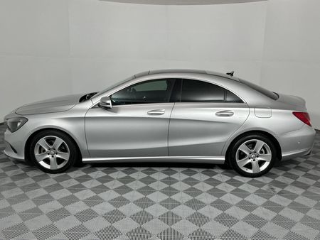 2017-Mercedes-Benz-CLA-200-Auto_19