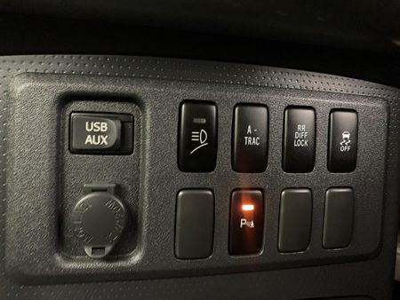 2011-Toyota-FJ-Cruiser-40-V6-Trail-Cruiser_9