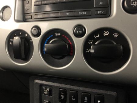 2011-Toyota-FJ-Cruiser-40-V6-Trail-Cruiser_12
