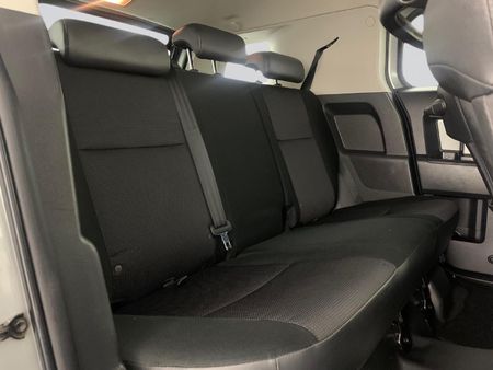 2011-Toyota-FJ-Cruiser-40-V6-Trail-Cruiser_18