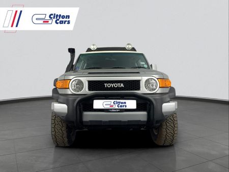 2011-Toyota-FJ-Cruiser-40-V6-Trail-Cruiser_1