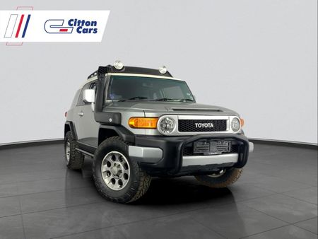 2011-Toyota-FJ-Cruiser-40-V6-Trail-Cruiser_2