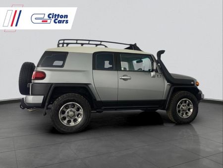 2011-Toyota-FJ-Cruiser-40-V6-Trail-Cruiser_4