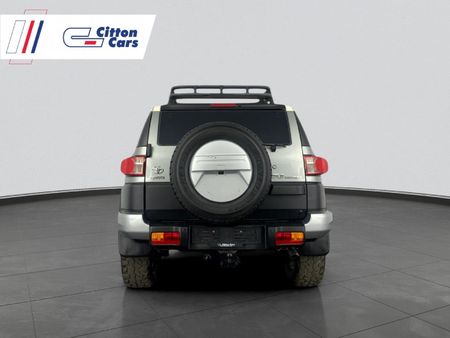 2011-Toyota-FJ-Cruiser-40-V6-Trail-Cruiser_5