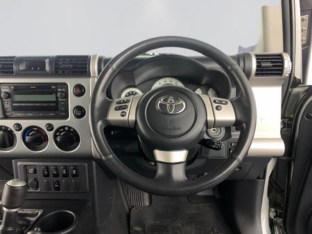 2011-Toyota-FJ-Cruiser-40-V6-Trail-Cruiser_7