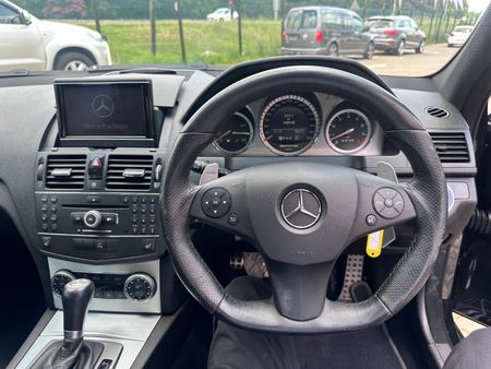 2008-Mercedes-AMG-C-Class-C63-AMG_11