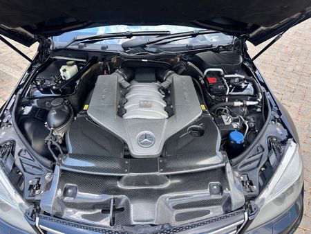 2008-Mercedes-AMG-C-Class-C63-AMG_12