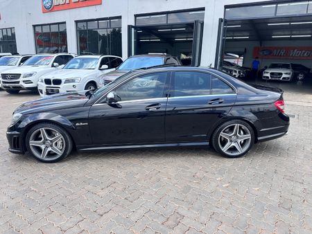 2008-Mercedes-AMG-C-Class-C63-AMG_3