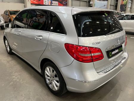 2015-Mercedes-Benz-B-Class-B-200-CDI-BE-Auto_4
