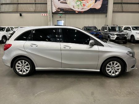 2015-Mercedes-Benz-B-Class-B-200-CDI-BE-Auto_7